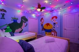 Disney Escape w/ Pool Spa, Movie Theater & Game - Image 4