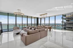 Luxury Waterfront Penthouse with Bay Views - Image 3