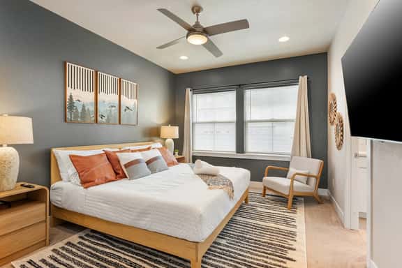 Central Park Townhouse w/ Garage, Fast WiFi, - Image 1