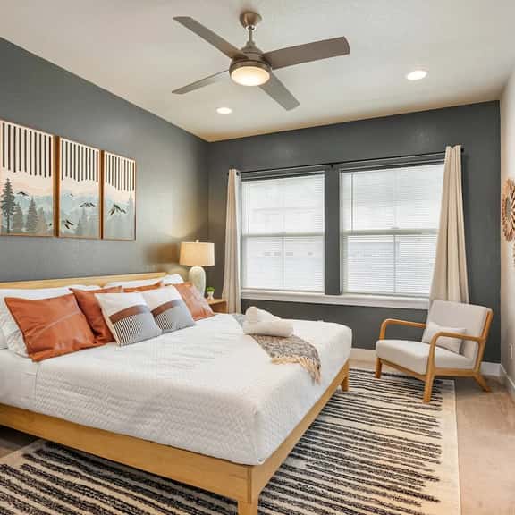 Central Park Townhouse w/ Garage, Fast WiFi, - Image 1