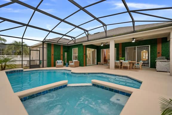 Davenport Dream: Avatar Theater & Pool Oasis - Image 2