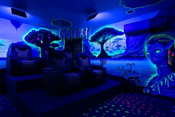 Davenport Dream: Avatar Theater & Pool Oasis - Image 3