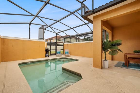 Pet-Friendly Lakeview Townhome w/ Pool, Themed - Image 4