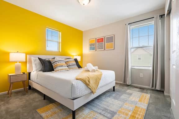 Executive Aurora Townhome | Office • DIA • Gaylord - Image 2