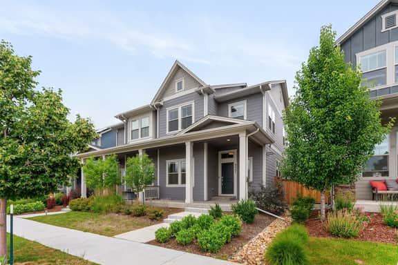 Central Park Townhouse w/ Garage, Fast WiFi, - Image 2