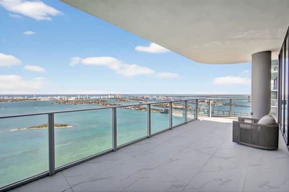 Luxury Waterfront Penthouse with Bay Views - Image 5